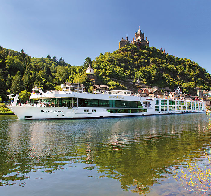 Boka Scenic Cruises med C Club Travel